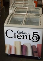 /album/fotogaleria-galeria/vitrina-con-logo-jpg/